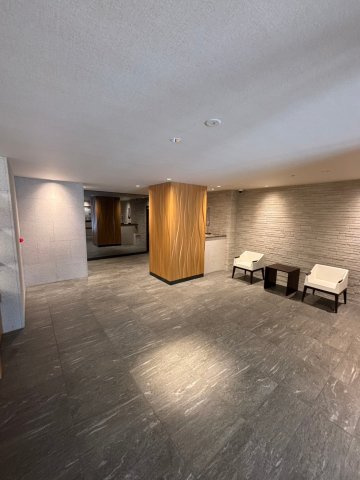 RISING Maison 本町橋のロビー