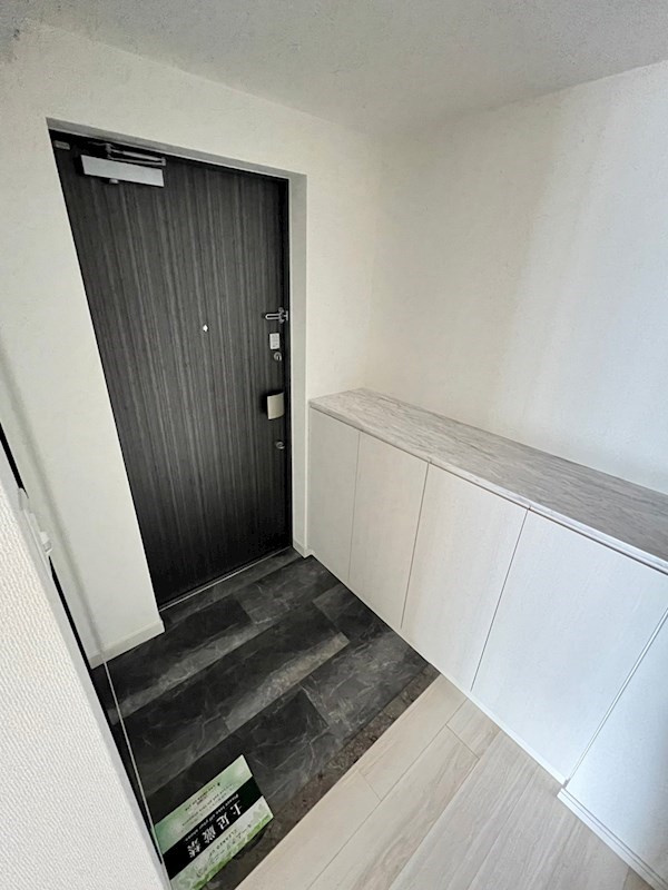 RISING Maison 本町橋の玄関