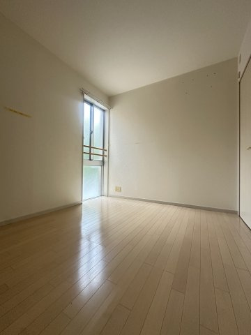 カルシア小戸ナチュアの洋室