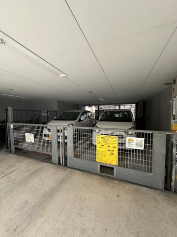 エンクレスト赤坂弐番館の駐車場