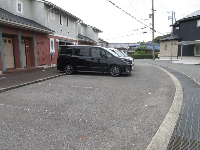 グラシアスの駐車場