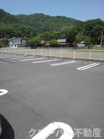 ポポラーレ・ミーチＡの駐車場