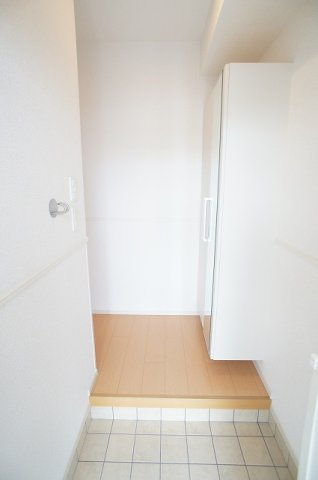 レイクサイド　ホシノ　Ⅱの玄関|明るい玄関です