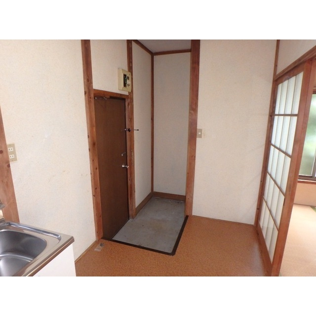 カトレアコーポの玄関|収納もある玄関です