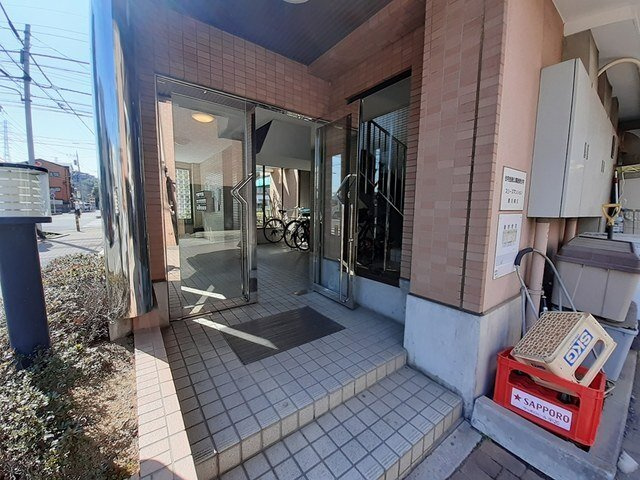 スリーズマンションのエントランス|清潔なエントランスです