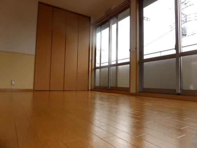 フラッツァ　ピア　Ｂ棟の居間・リビング|こちらの居間で趣味の時間をお楽しみください