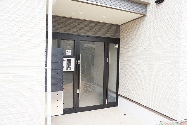 コンテ・ボヌールのエントランス|建物の内部です