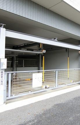 サニーコート上野の駐車場