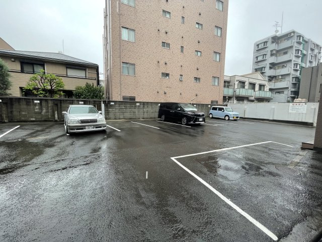 御代開マンションの駐車場