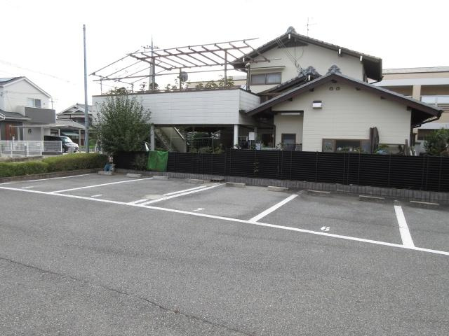 シプレーヌの駐車場