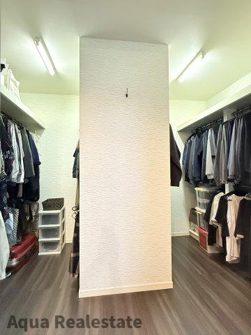 丸亀市柞原町　お洒落な美邸の独立洗面台|２階洗面スペース