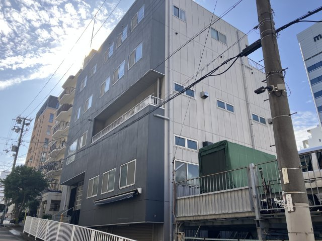 大阪市中央区十二軒町のビル