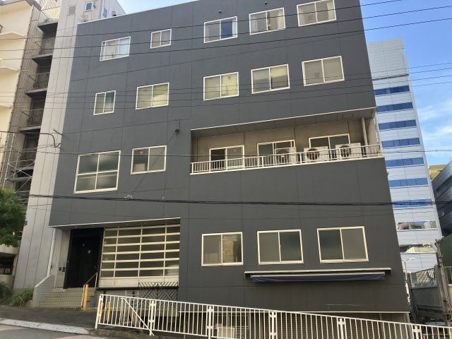 大阪市中央区十二軒町のビル