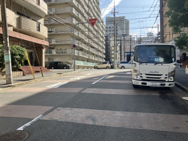 大阪市中央区十二軒町のビル