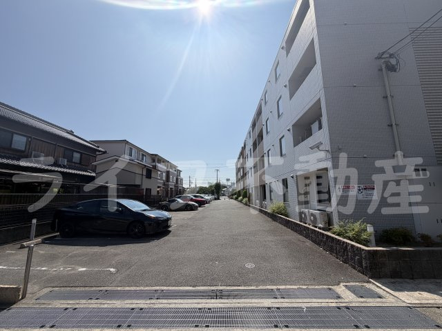 アルカディアⅡの駐車場|駐車場があるので、車を買う予定の方も安心です