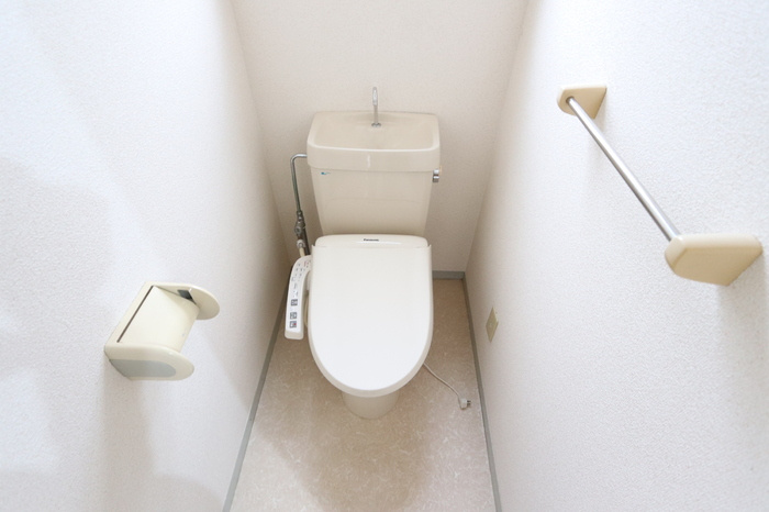 グリーンガーデン B棟のトイレ|温水洗浄暖房便座