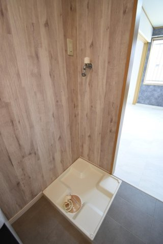 リースランド春日 Ｂ|室内洗濯機置場