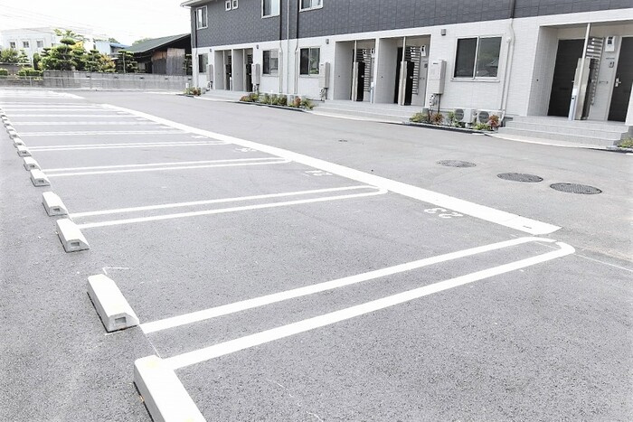 サンシャイン前田C棟 C棟の駐車場|駐車場