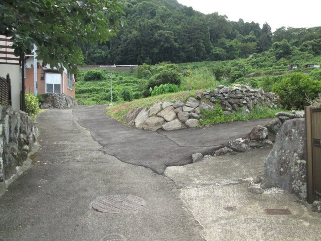 朝見3丁目の前面道路含む現地写真
