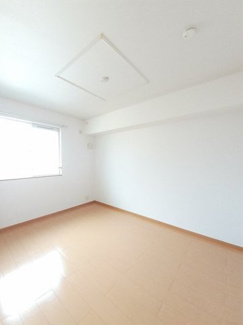 【洋室】 | フィオーレ | スタンダードな洋室です