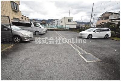 ソシア青山の駐車場