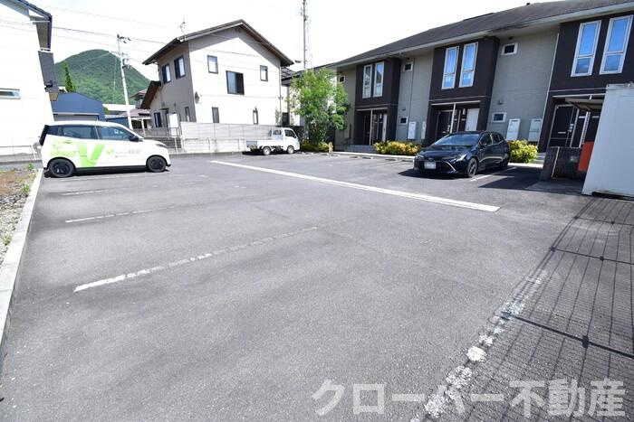 カーサコーラル B棟の駐車場|駐車場