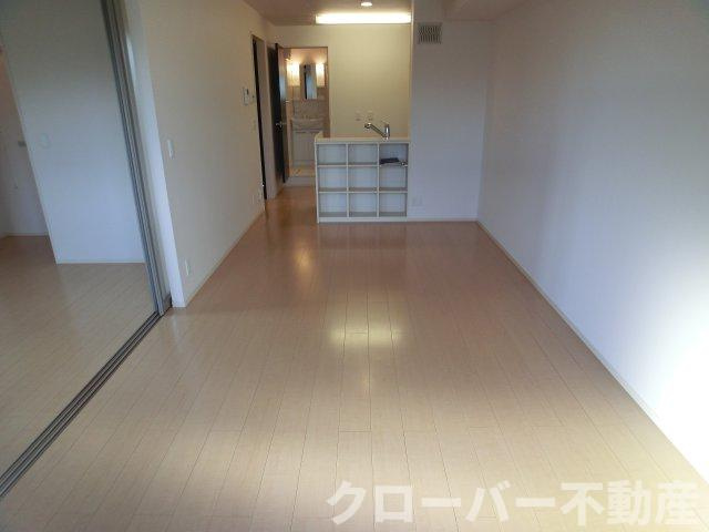 カーサコーラル B棟の居間・リビング