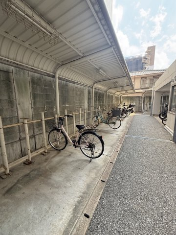 グランアルト天神タワーの駐輪場