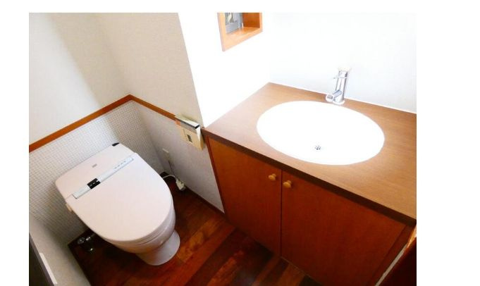 千駄木4丁目戸建てのトイレ|コンパクトで使いやすいトイレです