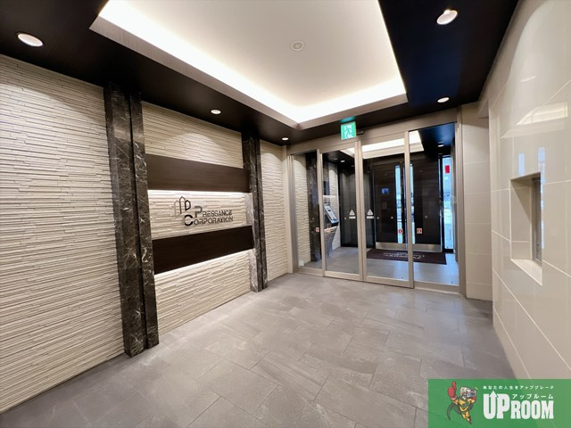 プレサンス大曽根駅前ファーストのエントランス