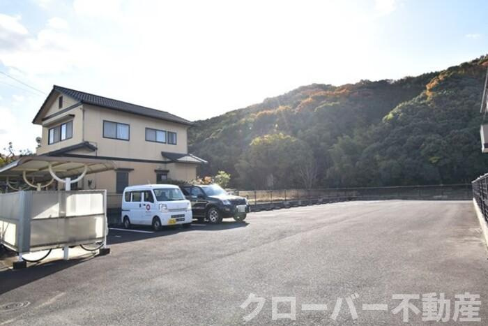 サンハイツ大麻Ａの駐車場|駐車場