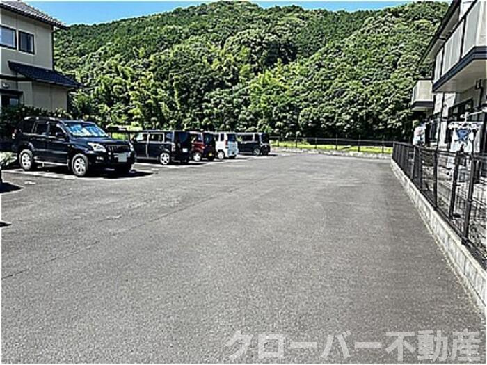 サンハイツ大麻Ａのその他|駐車場