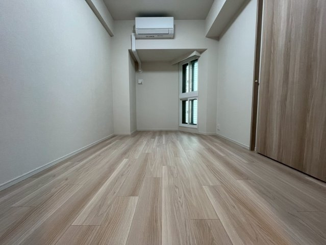 ジオ島本サウスの洋室