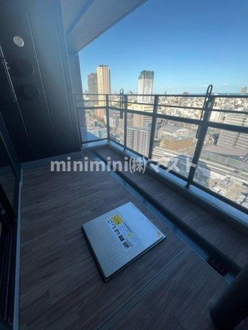 ザ・クロスシティタワーのバルコニー|別部屋参考写真