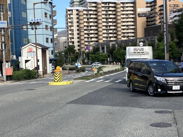 大阪市都島区都島本通１丁目のビルの周辺
