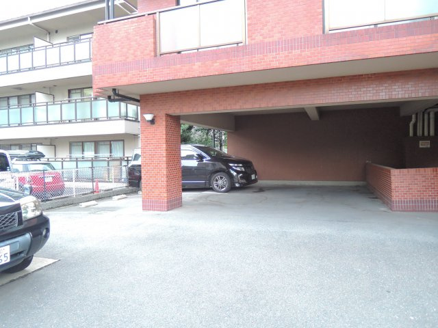 フェリーチェ古曽部の駐車場