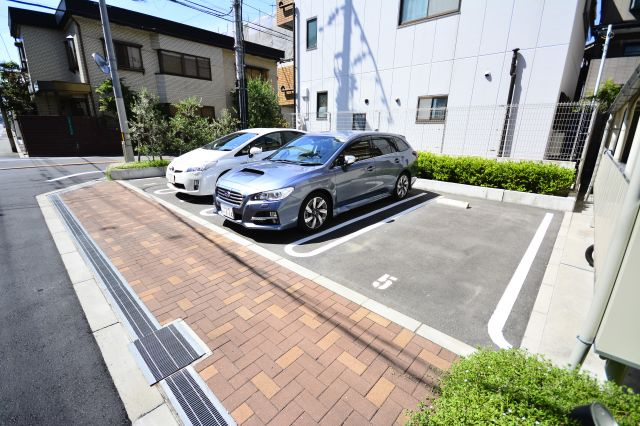 Clair北畠の駐車場