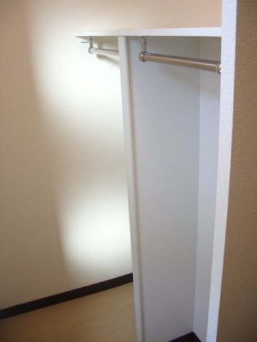 レオネクストエスパシオⅣの内装|2Fは階段横にクローゼット