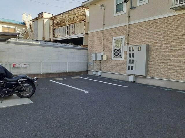 アヴァンセの駐車場