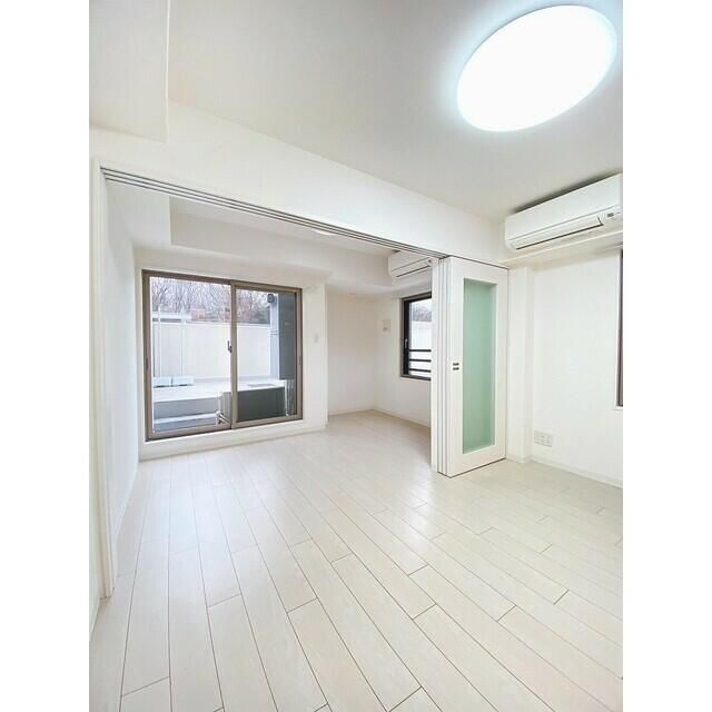 Ｂｅｖｅｒｌｙ　Ｈｏｍｅｓ　赤塚公園Ⅱの居間・リビング