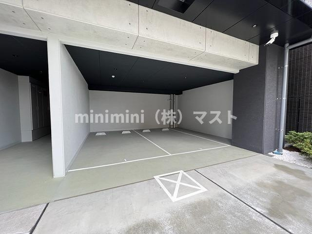 S-RESIDENCE難波大国町Deuxの駐車場