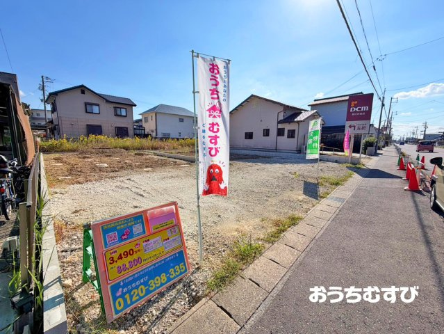 小牧市春日寺2丁目(全2棟)の前面道路含む現地写真