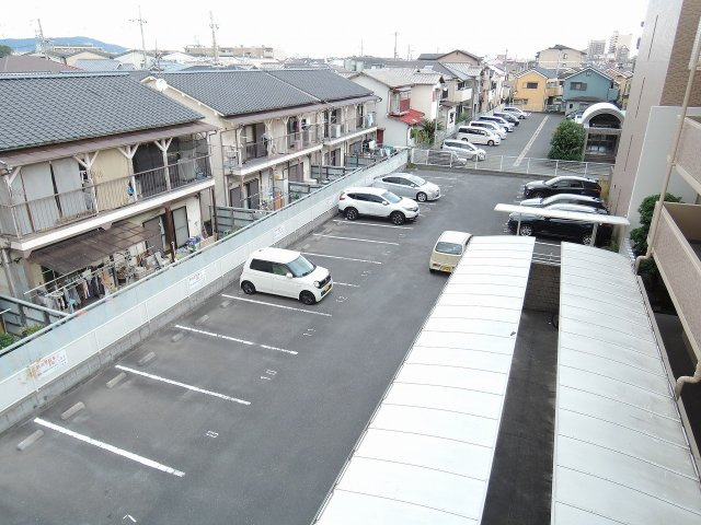 ヴェローノ茨木の駐車場