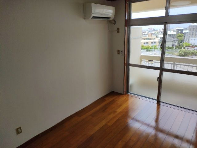 丸英ビルの寝室