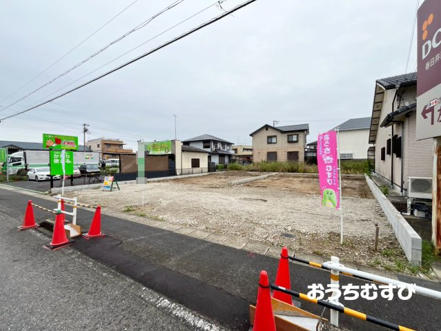 小牧市春日寺2丁目(全2棟)の前面道路含む現地写真