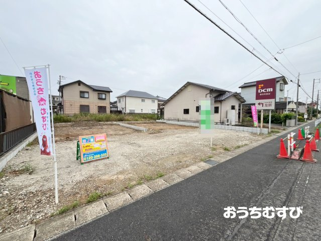 小牧市春日寺2丁目(全2棟)の前面道路含む現地写真