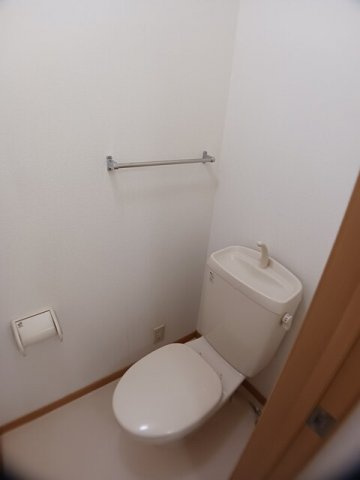リバーサイド鳥羽　　刈谷市近郊の賃貸はクラスホーム刈谷店のトイレ|清潔感のあるトイレです