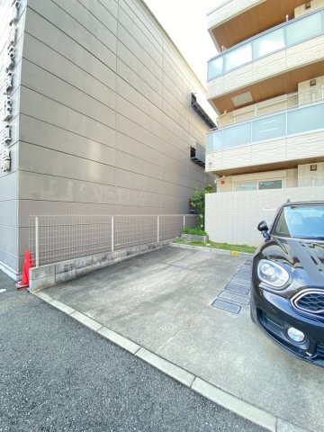 ブランエ別院の駐車場