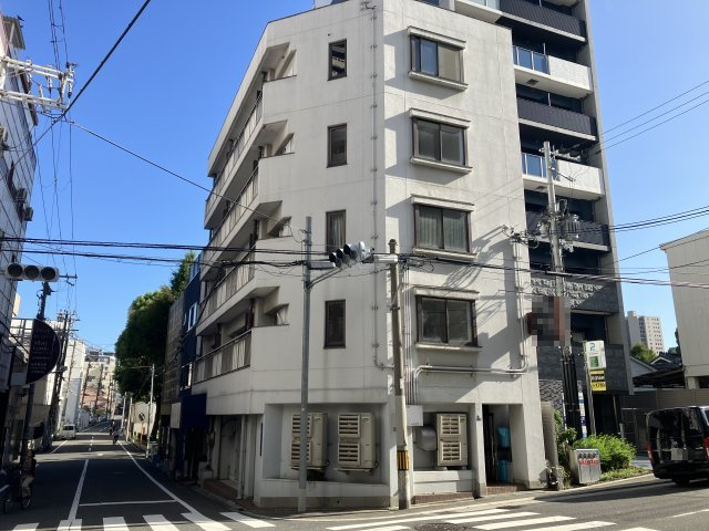 大阪市中央区高津１丁目のビル