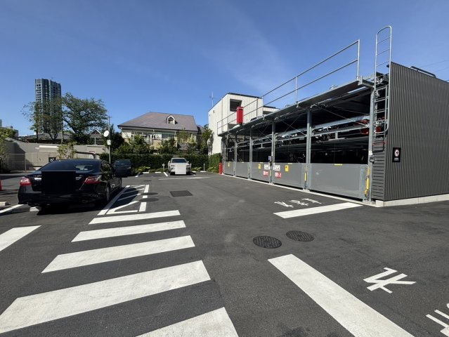 ブリリアタワー池袋Westの駐車場